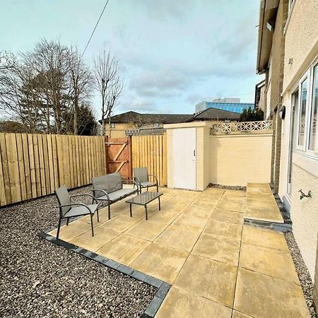 Quirky, Family Home In Glasgow Cardonald Eksteriør billede
