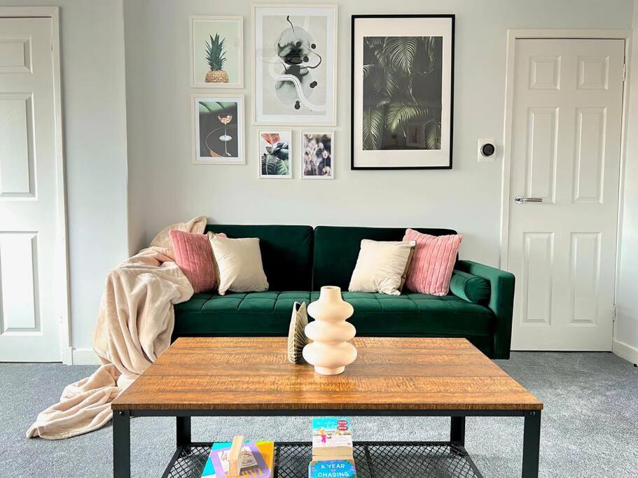 Quirky, Family Home In Glasgow Cardonald Eksteriør billede
