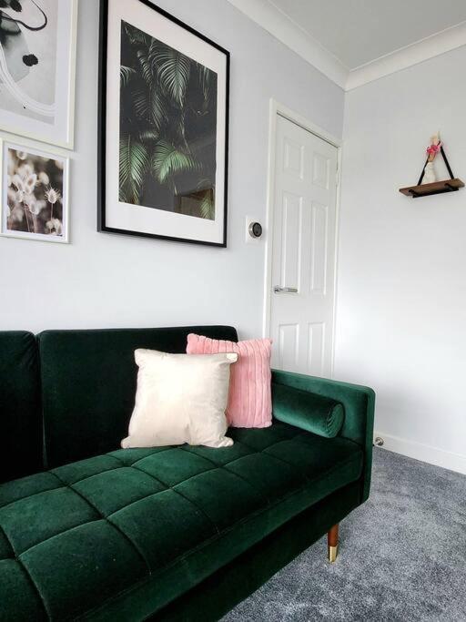 Quirky, Family Home In Glasgow Cardonald Eksteriør billede