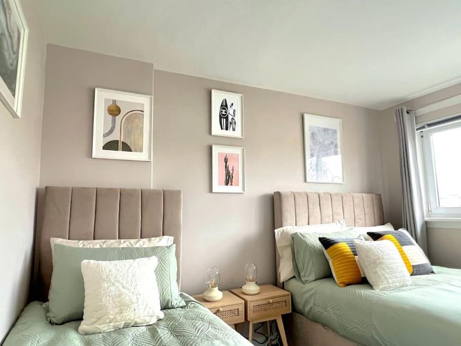 Quirky, Family Home In Glasgow Cardonald Eksteriør billede