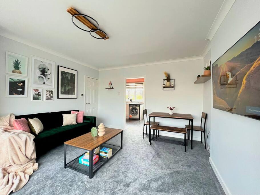 Quirky, Family Home In Glasgow Cardonald Eksteriør billede
