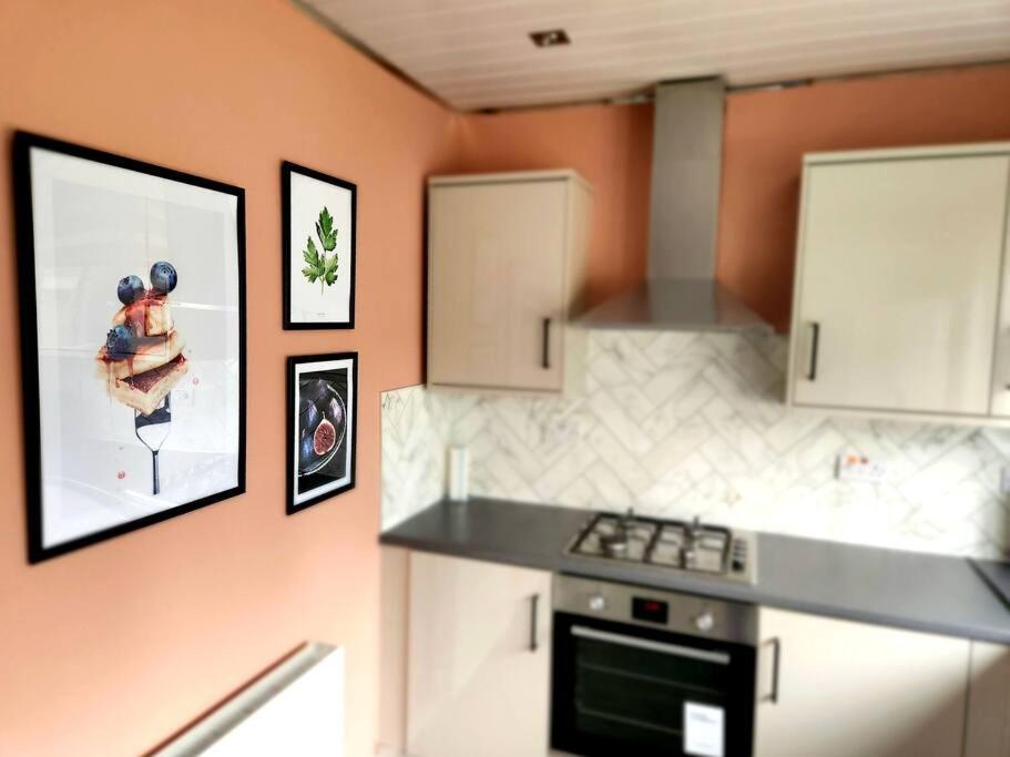 Quirky, Family Home In Glasgow Cardonald Eksteriør billede