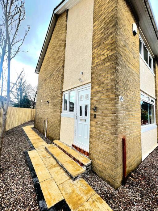 Quirky, Family Home In Glasgow Cardonald Eksteriør billede