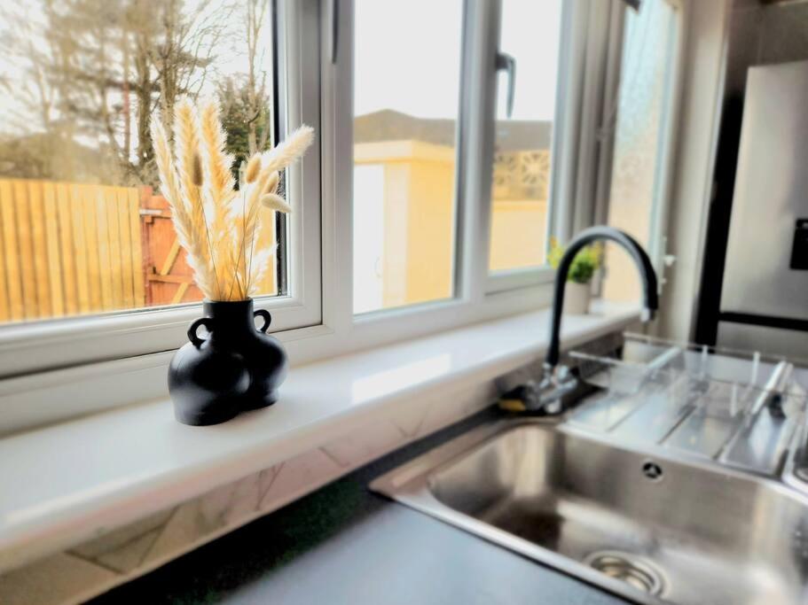 Quirky, Family Home In Glasgow Cardonald Eksteriør billede