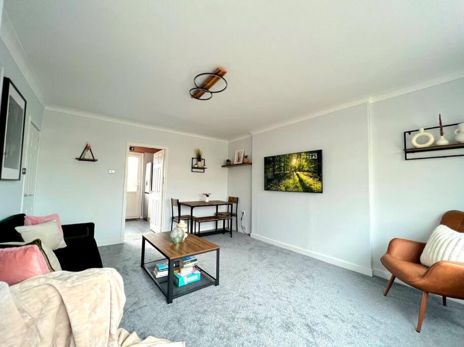 Quirky, Family Home In Glasgow Cardonald Eksteriør billede