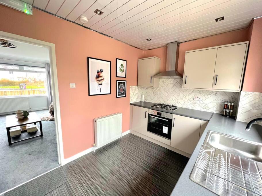 Quirky, Family Home In Glasgow Cardonald Eksteriør billede