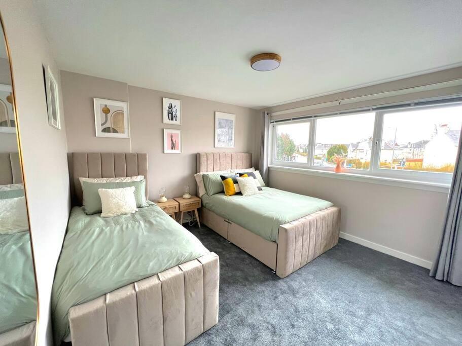 Quirky, Family Home In Glasgow Cardonald Eksteriør billede