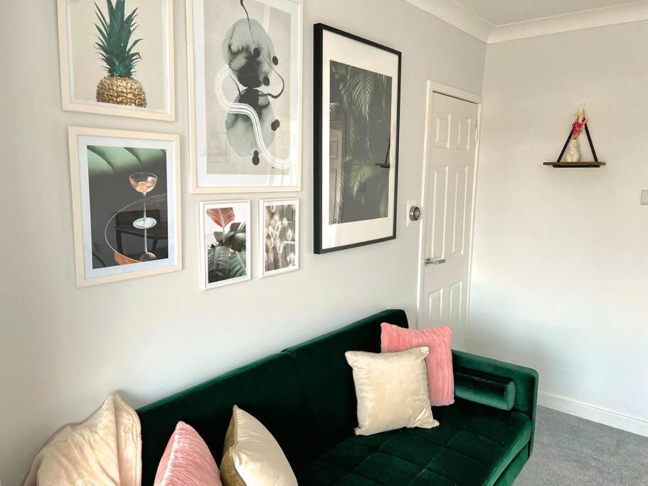 Quirky, Family Home In Glasgow Cardonald Eksteriør billede