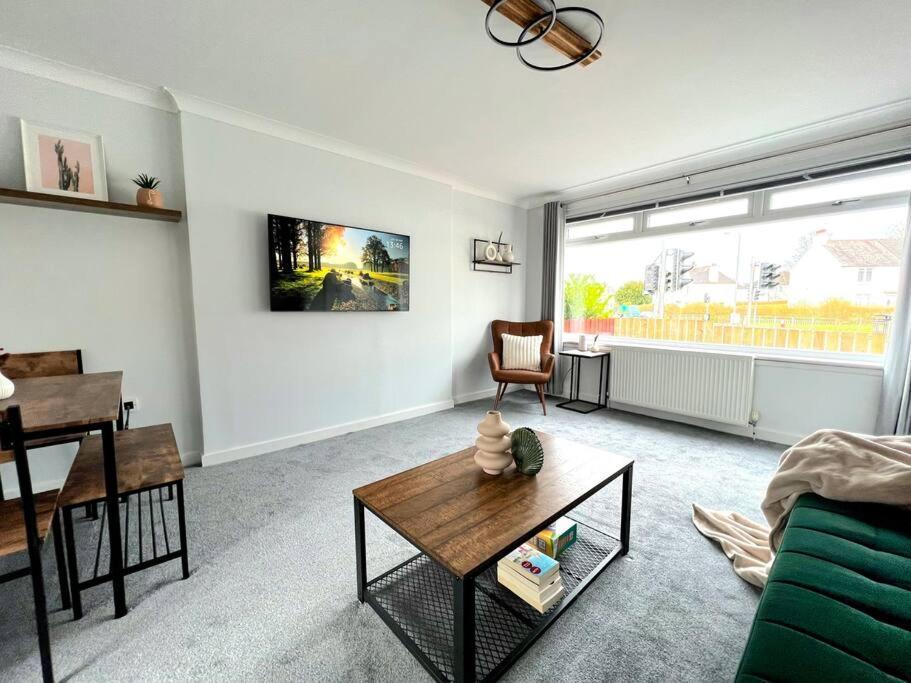 Quirky, Family Home In Glasgow Cardonald Eksteriør billede